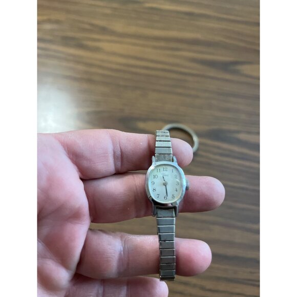 Timex watches set of three gold and silver tone - Picture 4 of 8